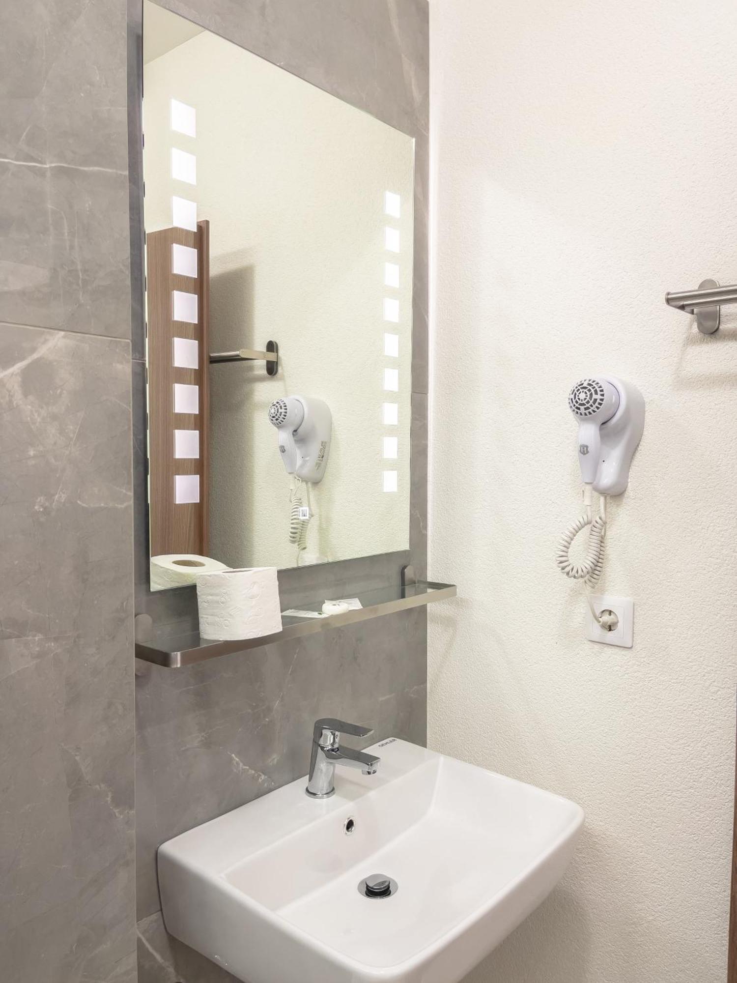 Hotel Eden Sibiu Ngoại thất bức ảnh