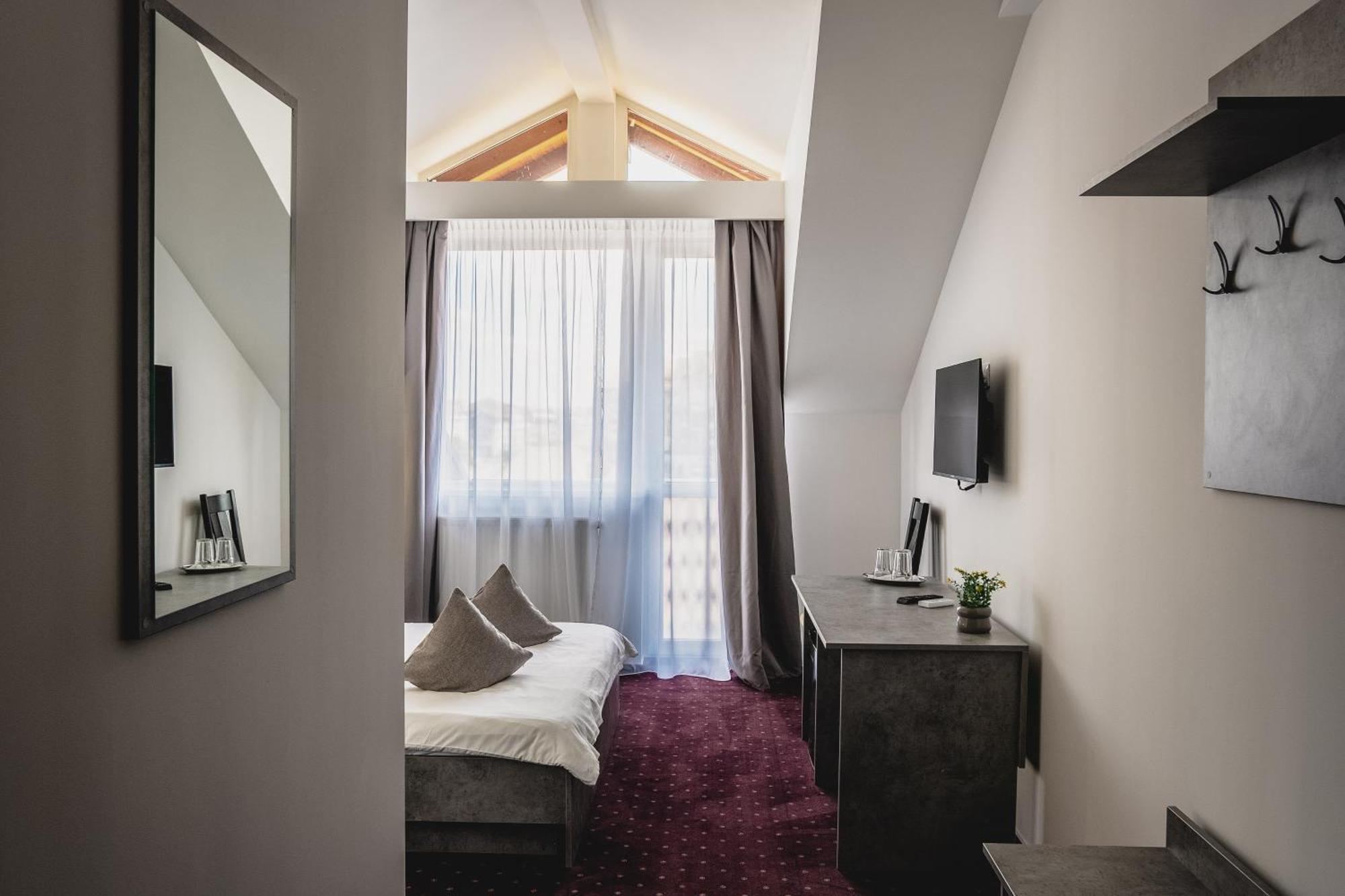 Hotel Eden Sibiu Ngoại thất bức ảnh