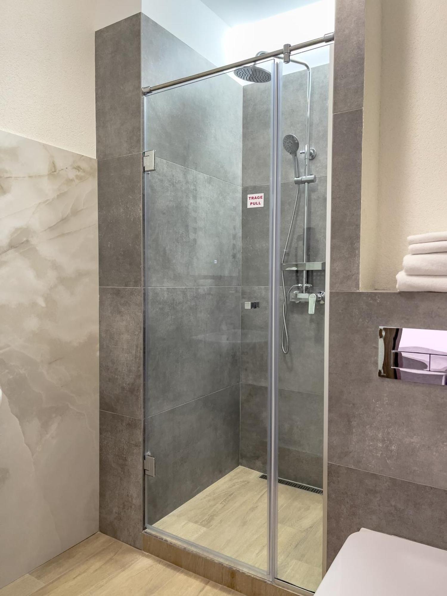 Hotel Eden Sibiu Ngoại thất bức ảnh